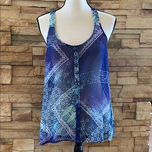 Blue and green shirt💙💚